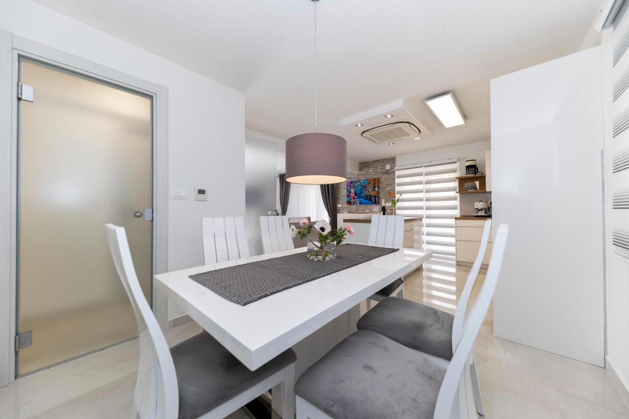 נובליה Joy 1 Apartment מראה חיצוני תמונה